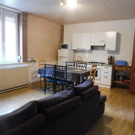 Spacieux Dans Rue Calme アパート